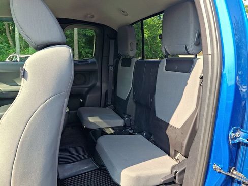 Used 2018 Toyota Tacoma SR5 AWD/4WD image 10
