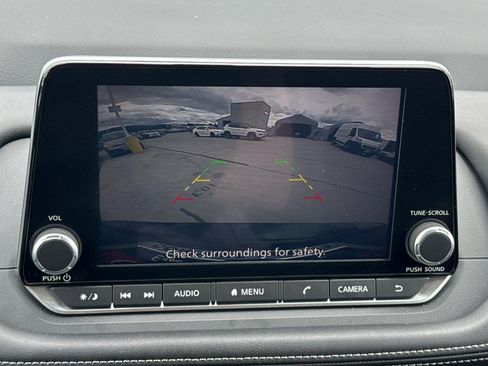 Used 2025 Nissan Rogue SV FWD image 15