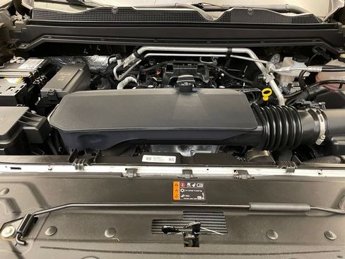 Used 2024 Chevrolet Colorado W/T RWD image 32