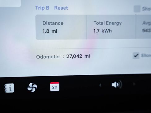 Used 2024 Tesla Model Y Long Range image 46