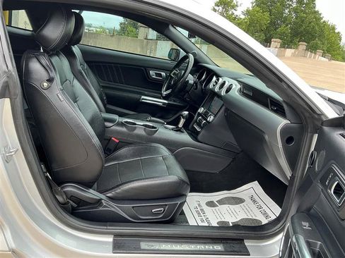 Used 2019 Ford Mustang Premium RWD image 33