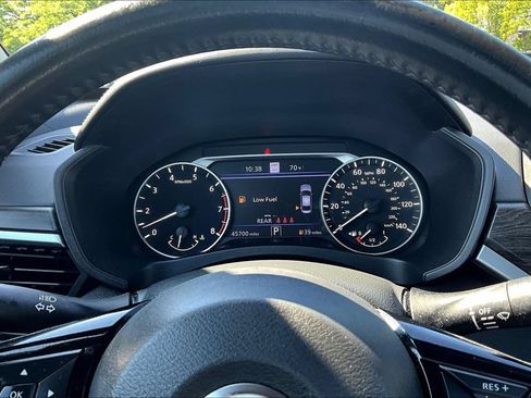 Used 2023 Nissan Altima 2.5 SV w/ SV Premium Package FWD image 12