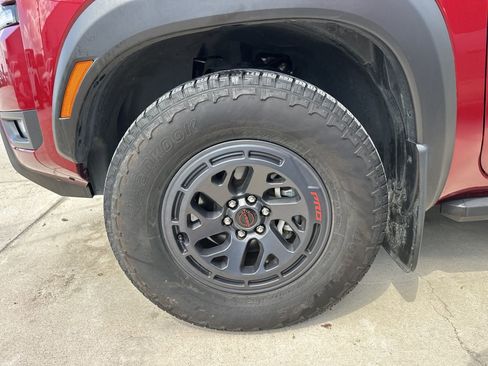 Used 2025 Nissan Frontier PRO-4X AWD/4WD image 7