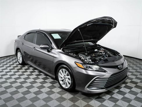 Used 2022 Toyota Camry LE FWD image 31