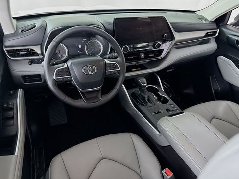 Certified 2026 Toyota Highlander XLE AWD/4WD image 19