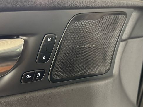 Used 2022 Volvo XC60 B5 Inscription w/ Advanced Package image 16