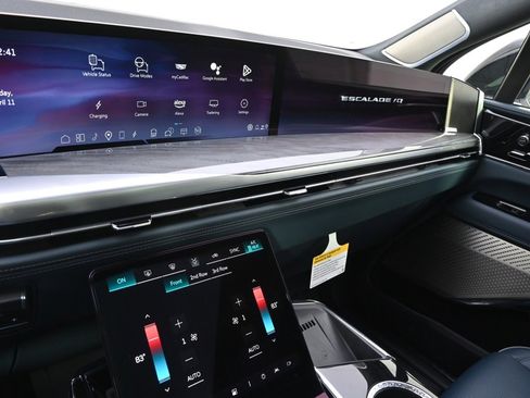 New 2025 Cadillac Escalade IQ Luxury 2 image 27