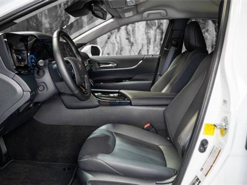 Used 2024 Toyota Mirai XLE w/ Advanced Technology Package image 3