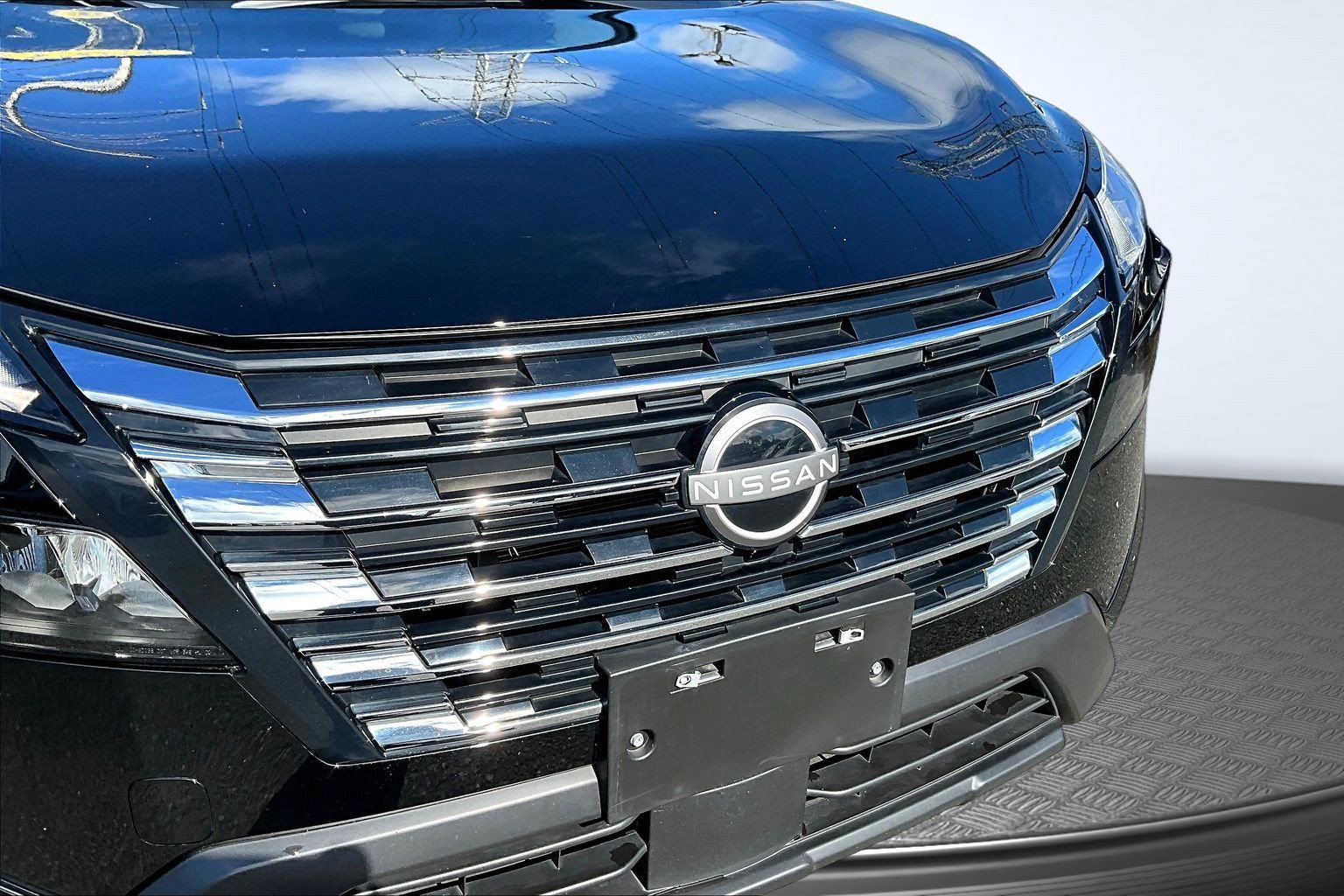 Used 2025 Nissan Rogue S AWD/4WD image 28