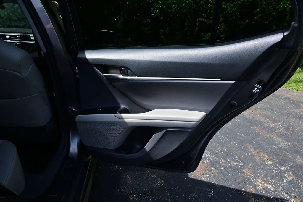 Used 2018 Toyota Camry SE w/ Moonroof Package FWD image 26