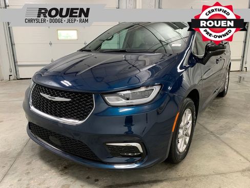 Used 2025 Chrysler Pacifica Select FWD image 1