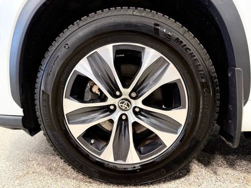 Used 2022 Toyota Highlander XLE image 12