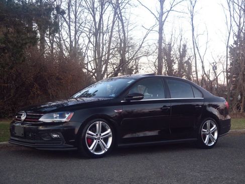 Used 2017 Volkswagen Jetta GLI image 1