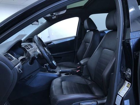 Used 2012 Volkswagen Jetta GLI FWD image 17