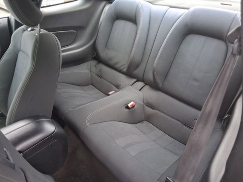 Used 2018 Ford Mustang Coupe RWD image 9