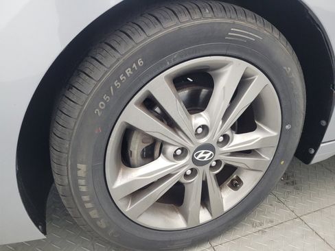 Used 2017 Hyundai Elantra SE FWD image 31