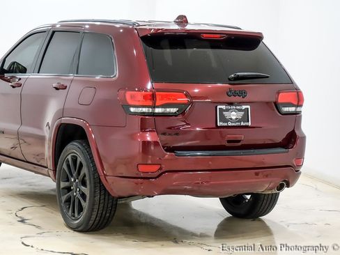 Used 2017 Jeep Grand Cherokee Altitude image 9