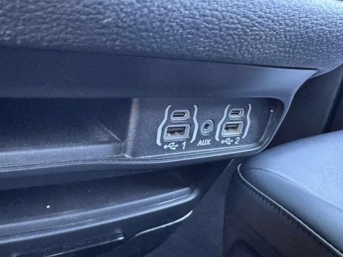 Used 2024 Chrysler Pacifica Limited FWD image 34