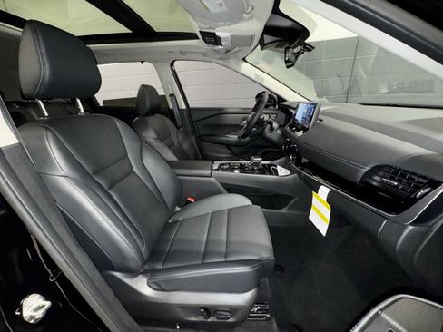 New 2025 Nissan Rogue SL w/ Tech Package image 9