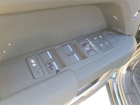 Used 2025 Land Rover Defender 110 S image 14