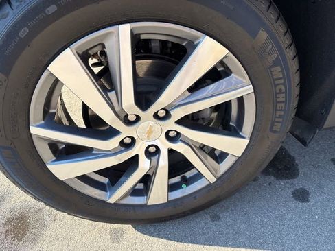 Used 2023 Chevrolet Equinox Premier image 12