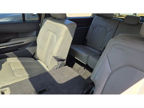 Used 2018 Ford Expedition Limited RWD image 23