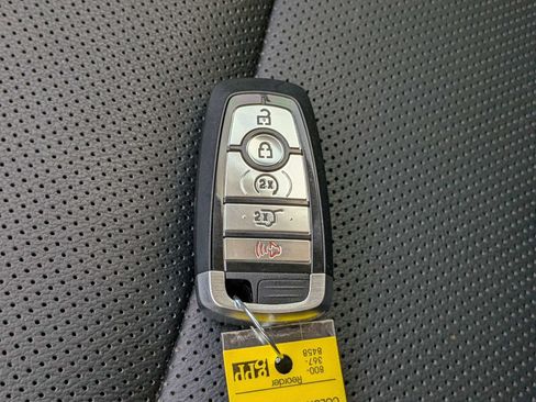 Used 2020 Ford Escape Titanium FWD image 28