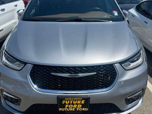 Used 2021 Chrysler Pacifica Limited w/ Premium & Safety Sphere Group AWD/4WD image 3