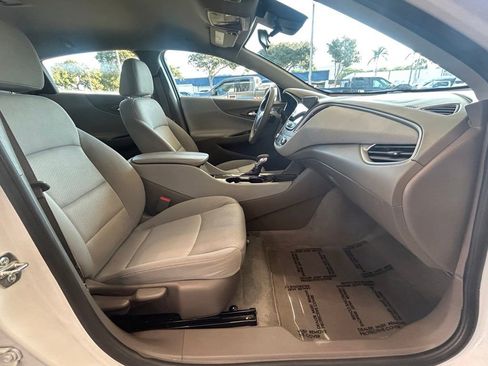 Used 2025 Chevrolet Malibu LT image 24