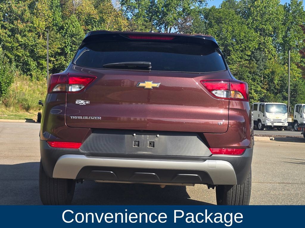 Used 2023 Chevrolet TrailBlazer LT w/ Convenience Package FWD image 3
