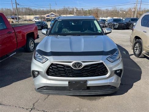 Used 2020 Toyota Highlander XLE image 2