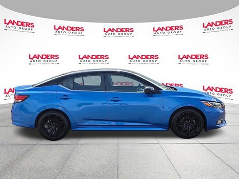 Used 2022 Nissan Sentra SR w/ SR Premium Package FWD image 2
