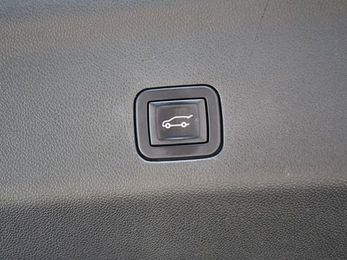 Used 2022 Chevrolet Suburban RST w/ Sport Performance Package image 10