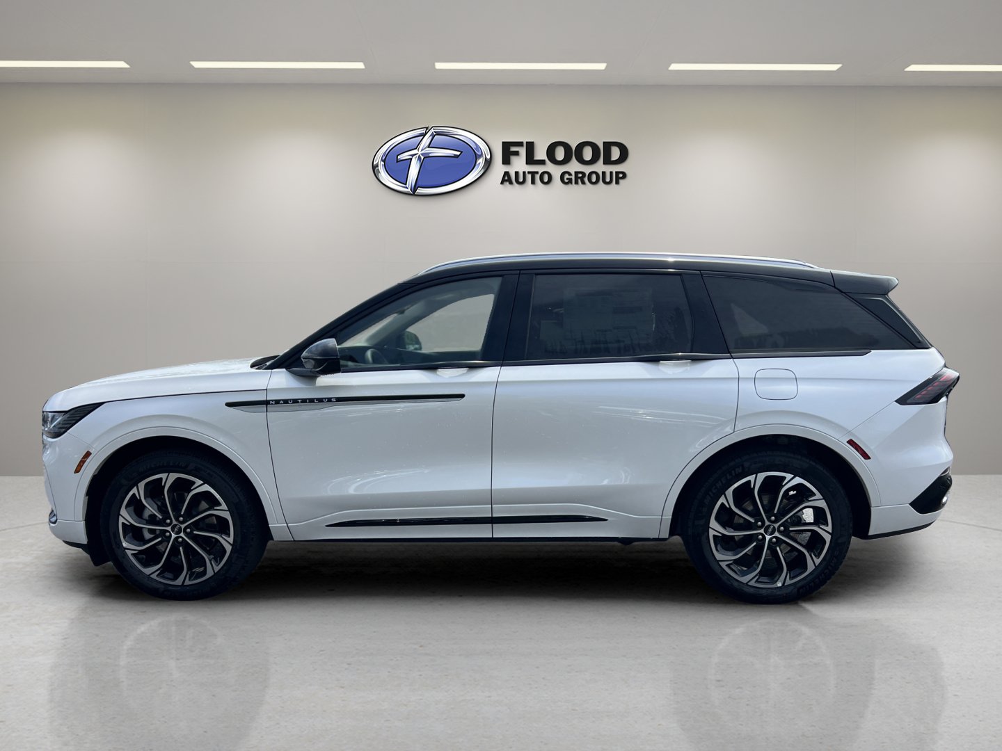 Used 2025 Lincoln Nautilus Reserve AWD/4WD image 5