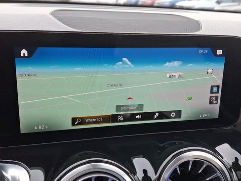 Certified 2022 Mercedes-Benz GLB 250 4MATIC image 17