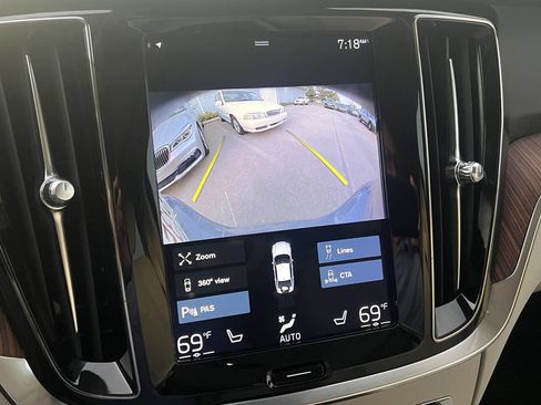 Used 2022 Volvo S60 B5 Momentum image 37