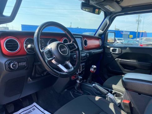 Used 2018 Jeep Wrangler Unlimited Rubicon w/ Dual Top Group AWD/4WD image 11