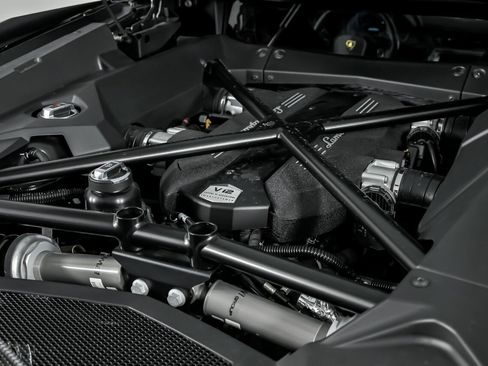 Used 2018 Lamborghini Aventador S image 22