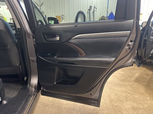 Used 2019 Toyota Highlander Limited w/ Protection Package #3 AWD/4WD image 41