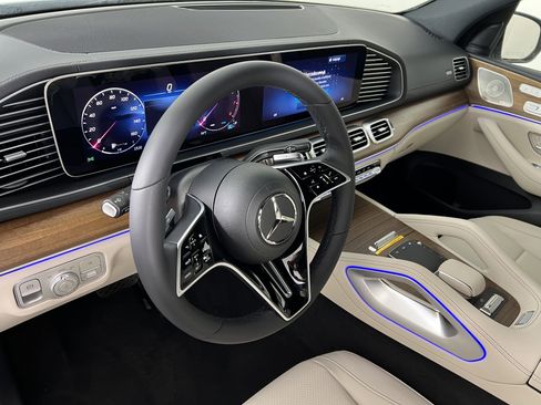 New 2025 Mercedes-Benz GLS 450 4MATIC image 18