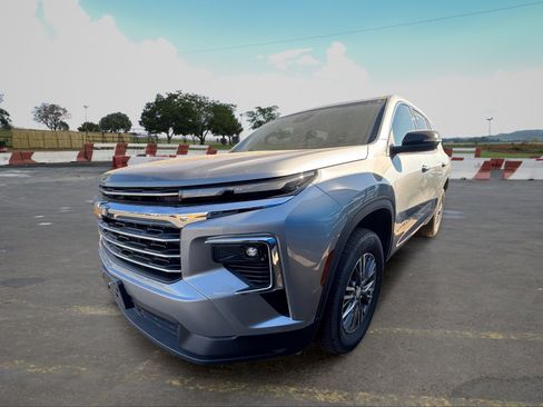 Used 2025 Chevrolet Traverse LT AWD/4WD image 5