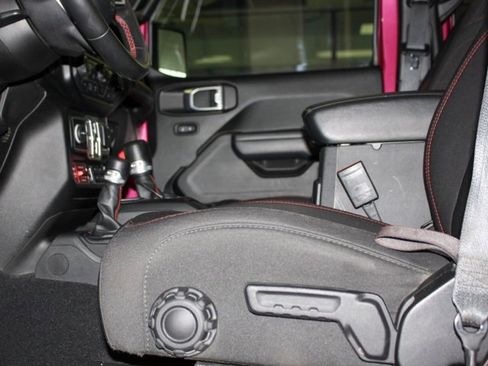 Used 2021 Jeep Wrangler Unlimited Rubicon w/ Xtreme Recon 35" Tire Package image 9