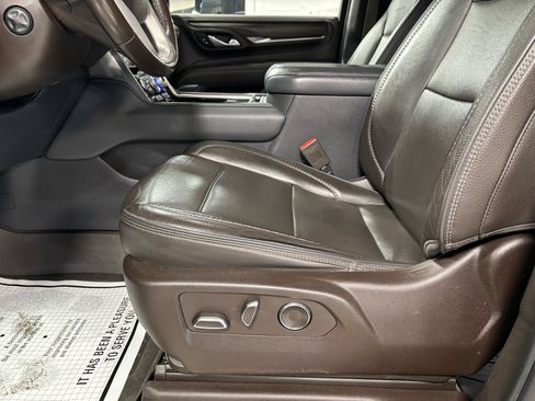Used 2021 GMC Yukon XL Denali w/ Denali Premium Package image 27