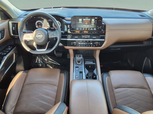 Certified 2024 Nissan Pathfinder Platinum w/ Black Appearance Package FWD image 14