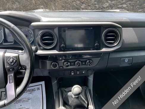 Used 2018 Toyota Tacoma TRD Sport AWD/4WD image 6