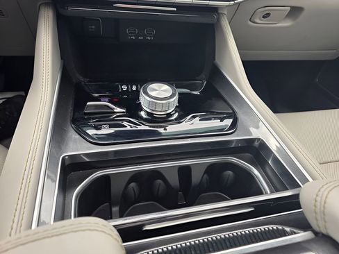 Used 2024 Jeep Wagoneer 4WD w/ Premium Group I image 32