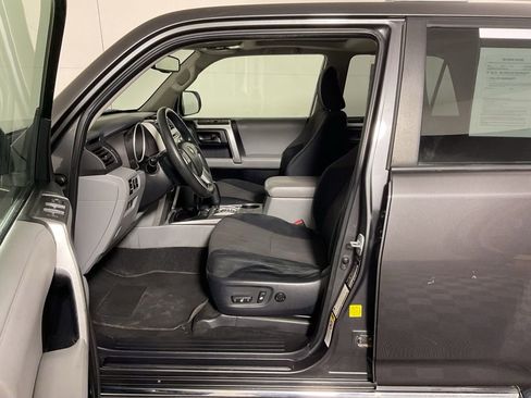Used 2011 Toyota 4Runner SR5 w/ Convenience Pkg AWD/4WD image 18