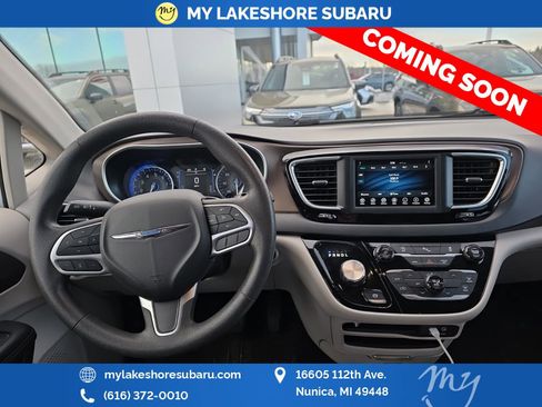 Used 2018 Chrysler Pacifica LX image 23