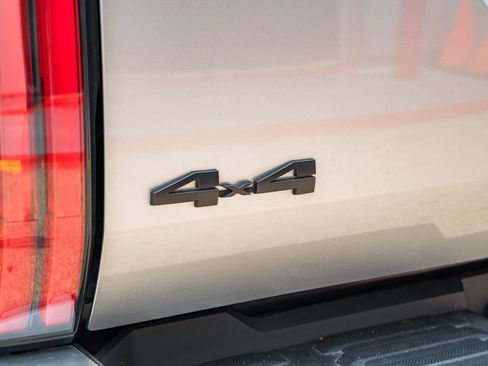 Used 2024 Toyota Tundra Platinum AWD/4WD image 9