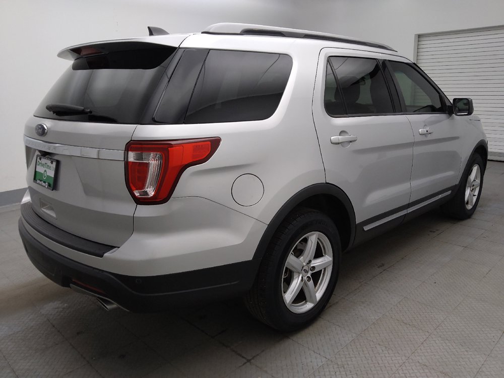 Used 2018 Ford Explorer XLT FWD image 10
